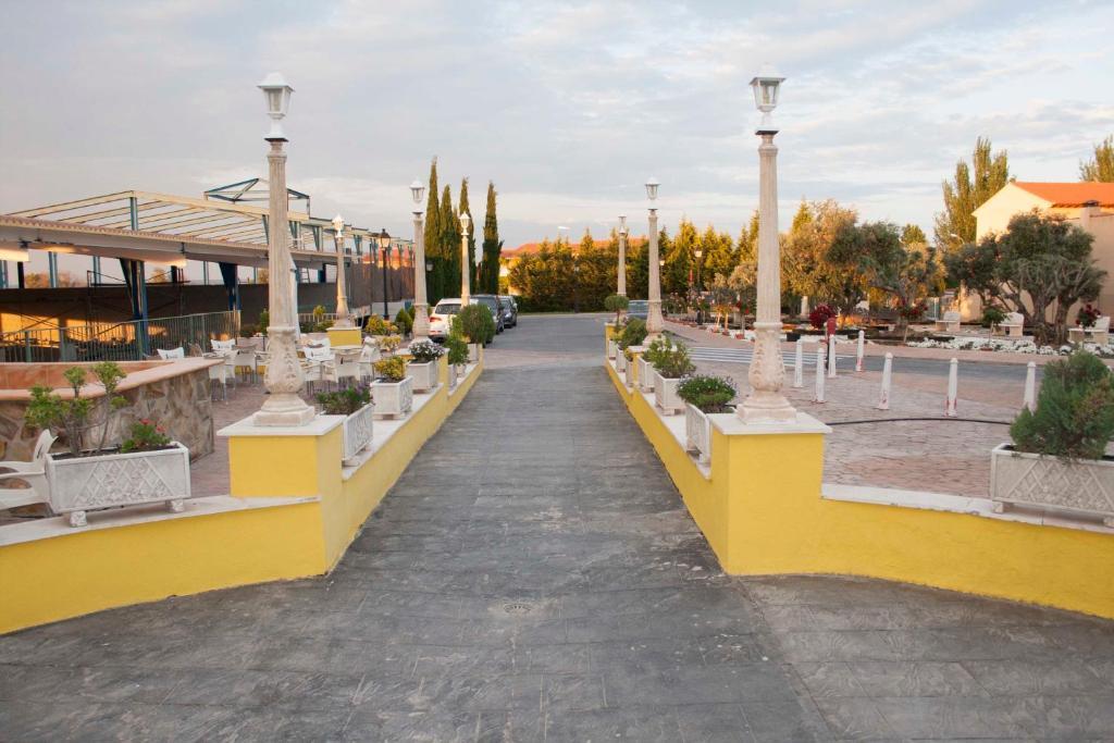 Aparthotel Las Olivas- Borox à Seseña Nuevo Extérieur photo